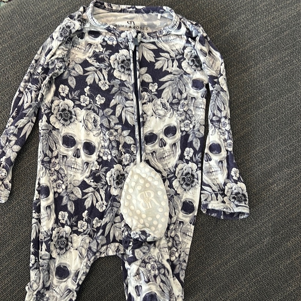 Great condition , 2T bums & roses bamboo pajamas.